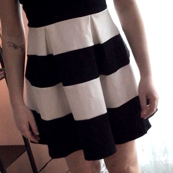 AQUA FLARE MINI DRESS BLACK/WHITE S NWT - Picture 15 of 16